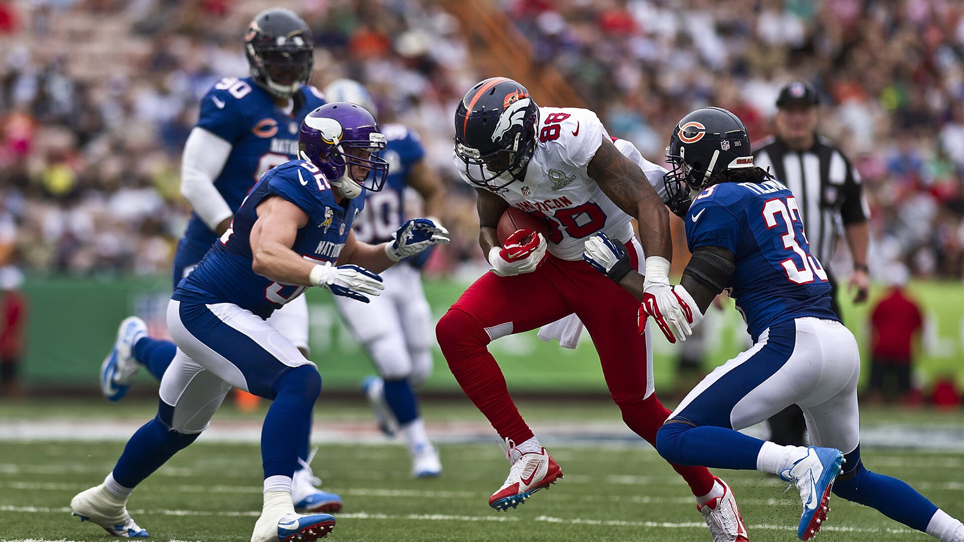 WRC多车追逐战：激烈的超车瞬间